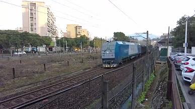 京广线来往火车货车客车实拍视频视频的预览图
